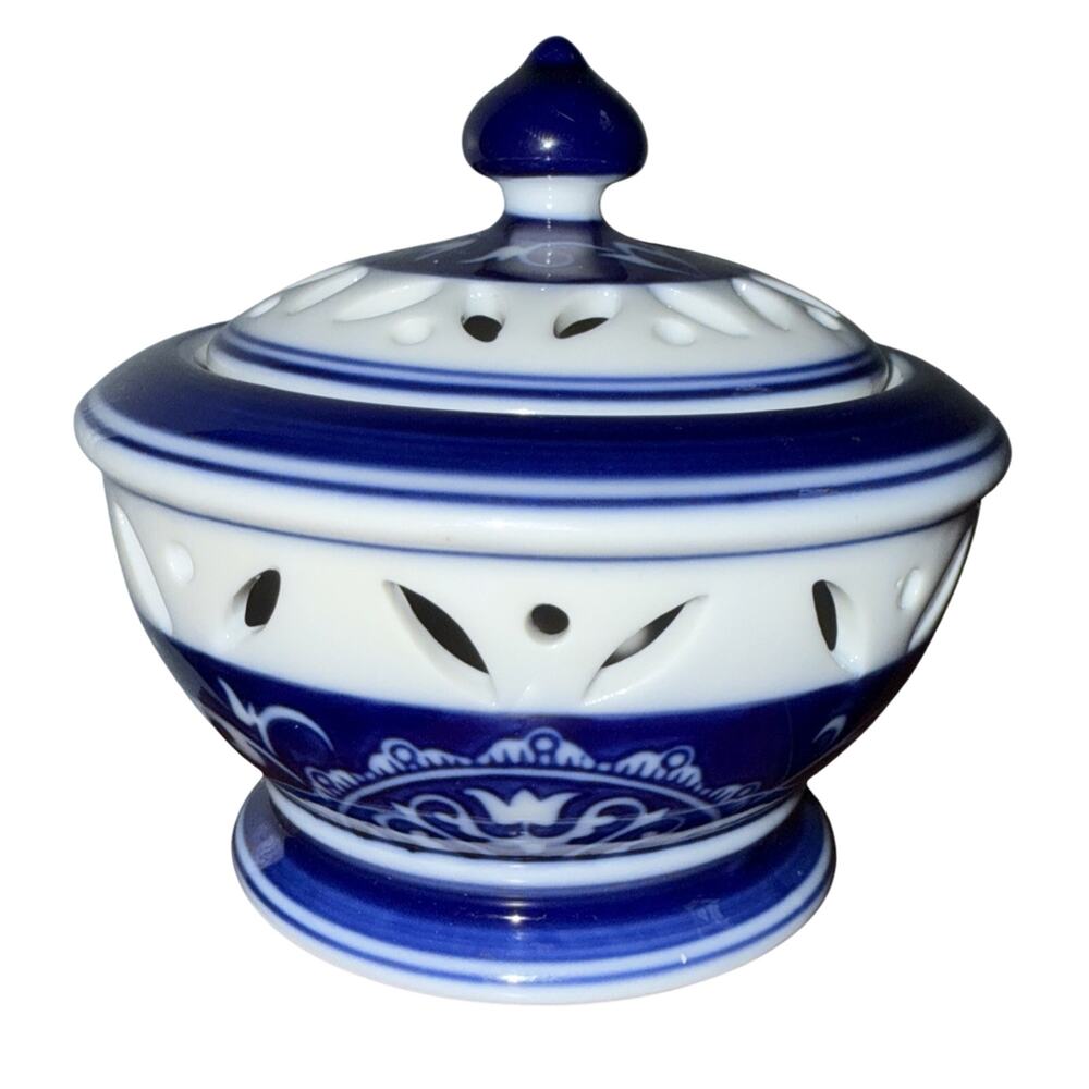 Bombay Company Blue White Lidded Bowl